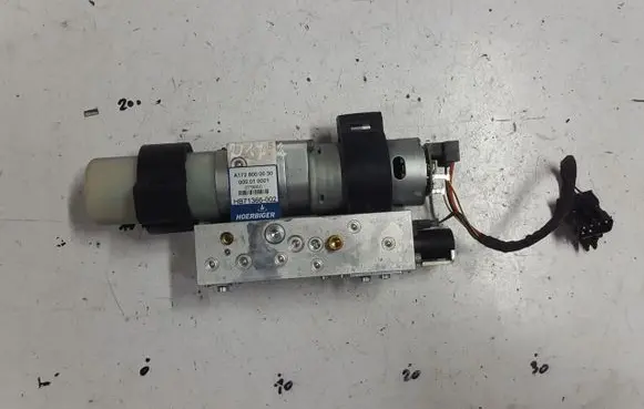 Mercedes-Benz SLK R172 Convertible roof hydraulic pump A1728000030