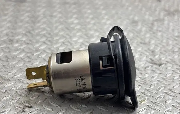 Volvo V40 12 V Socket (front) 31324707 001CA