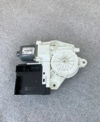 Volkswagen Tiguan Front door window regulator motor 3C0959793C 5N0959701G