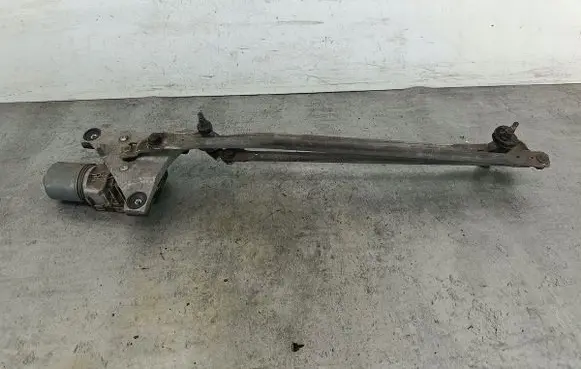 Volvo V50 Front wiper linkage