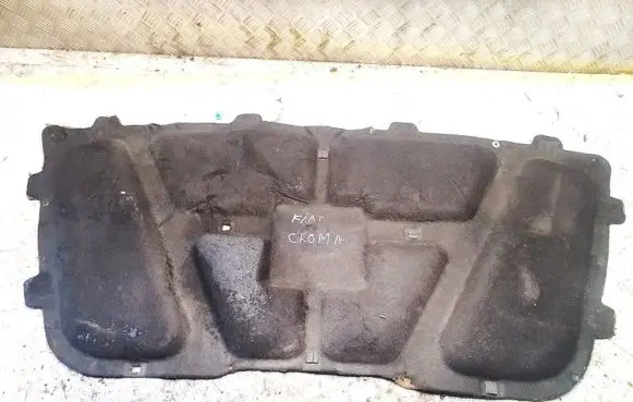 Engine bonnet/hood sound/heat insulation