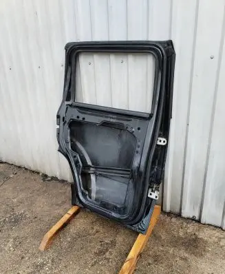 Dodge Nitro Rear door