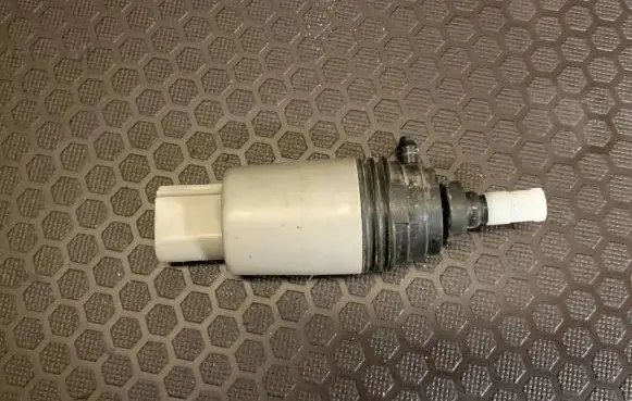 BMW X1 E84 Windscreen/windshield washer pump 6934159 23557610