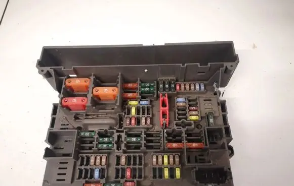 BMW 3 E90 E91 Fuse box set 911944603 9119446-03