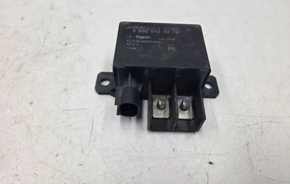 Mercedes-Benz E W211 Charging relay A0025423819 0025423819