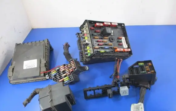 Volkswagen PASSAT B6 Fuse box set 3C0937125