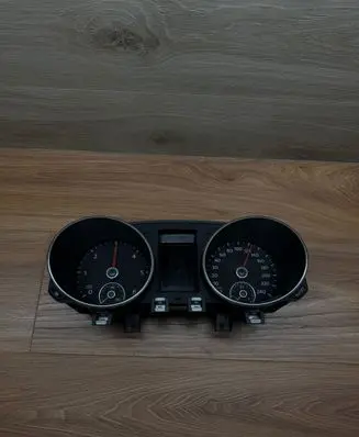 Volkswagen Golf VI Speedometer (instrument cluster) 5K0920870E 06112005 0905021037