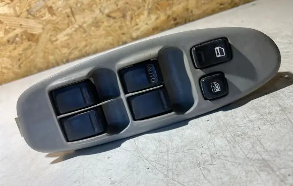 Nissan Almera Tino Electric window control switch 80961