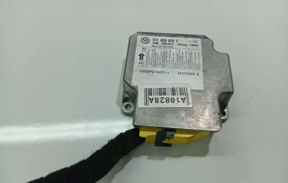Volkswagen Polo IV 9N3 Airbag control unit/module 1C0909605F