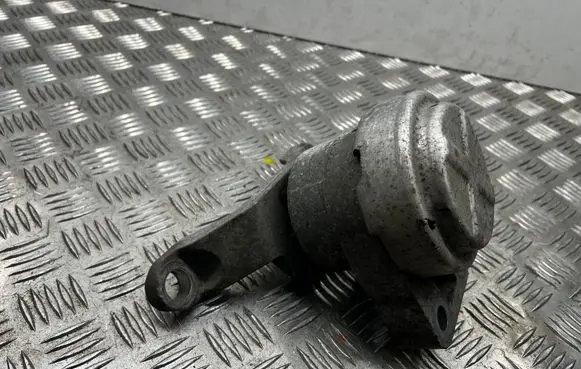 Ford Mondeo MK IV Engine mount bracket HL8022M05