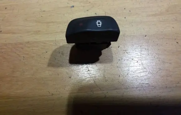 Renault Megane I Central locking switch button 841242B