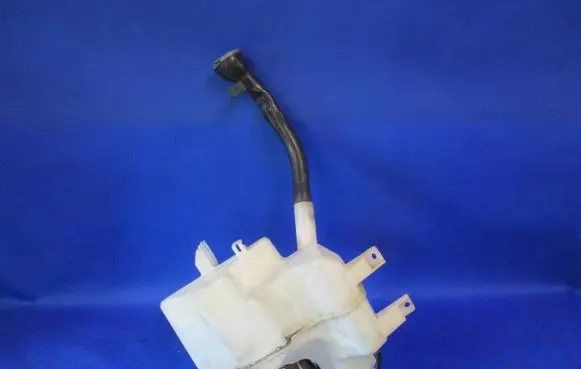 Infiniti FX Windshield washer fluid reservoir/tank