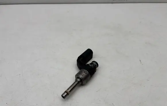Volkswagen Eos Fuel injector 03C906036F