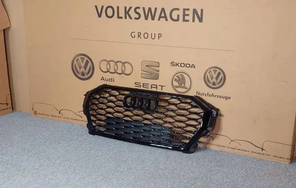 Audi Q3 F3 Front bumper upper radiator grill 83F853651BCKA 83F853651B