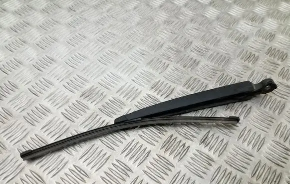 Rear wiper blade arm