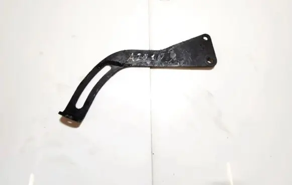 Nissan Almera N16 Engine mounting bracket