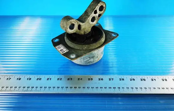 Opel Insignia A Engine mount bracket 13322171