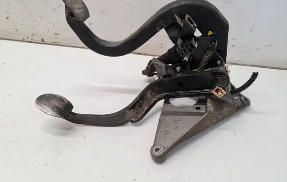 Mini One - Cooper R50 - 53 Clutch pedal 4225133
