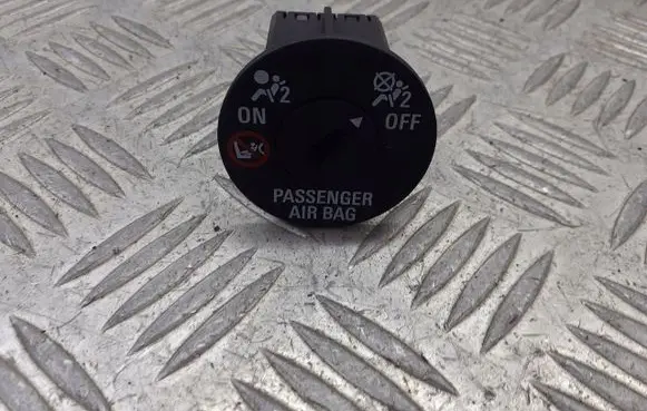 Opel Insignia A Passenger airbag on/off switch 13577258