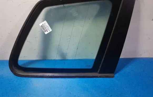 Volkswagen Touareg I Rear side window 7l6845298