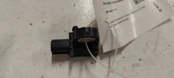 KIA Sorento Airbag deployment crash/impact sensor 12282010 610435800