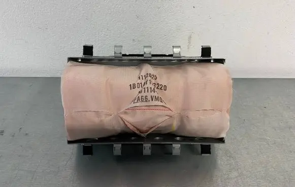Subaru Outback (BS) Passenger airbag 0589-P1-000235