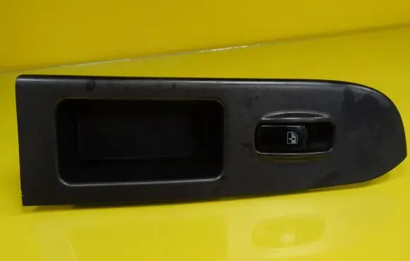 Hyundai Trajet Electric window control switch 935753A000 612W10100