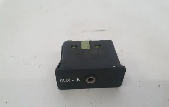 BMW X1 E84 AUX in-socket connector DG9113