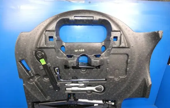 Mercedes-Benz ML AMG W166 Tool box A1668990021