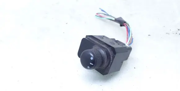 Suzuki Swift I Wing mirror switch 62J003136T