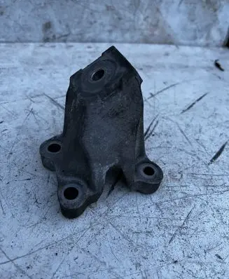 Audi A6 S6 C6 4F Engine mounting bracket 4F0199307AA