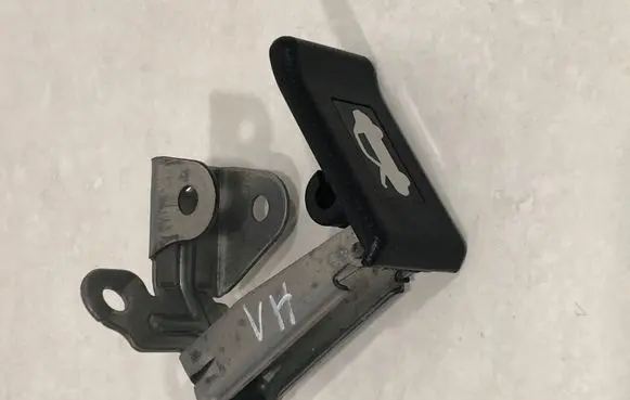 Honda CR-V Engine bonnet (hood) release handle