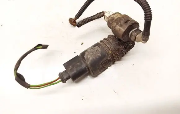 Volkswagen PASSAT B6 Windscreen/windshield washer pump 1K6955651
