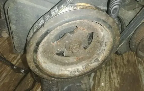 Volkswagen Golf IV Crankshaft pulley