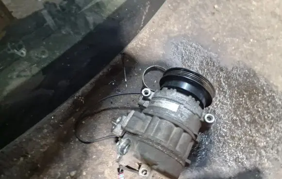 Volkswagen PASSAT B5.5 Air conditioning (A/C) compressor (pump)