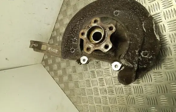 BMW X5 G05 Front wheel hub 6876656