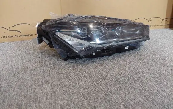 Skoda Superb B8 (3V) Headlight/headlamp 3P1941016A