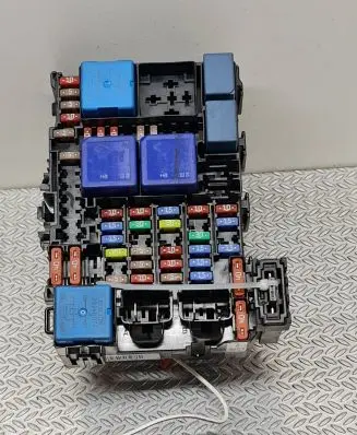 Renault Megane IV Fuse module 243800453R