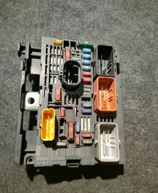 Citroen C4 Aircross Fuse module 9664705880