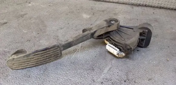 Volvo XC90 Accelerator throttle pedal 30683520