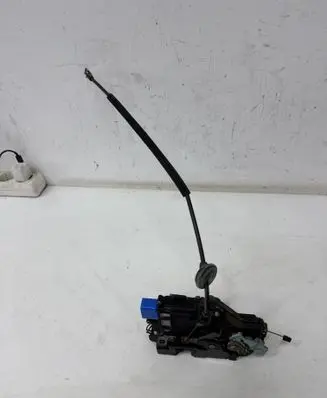 Volkswagen Caddy Front door lock 3D1837016 CZWL3A00468