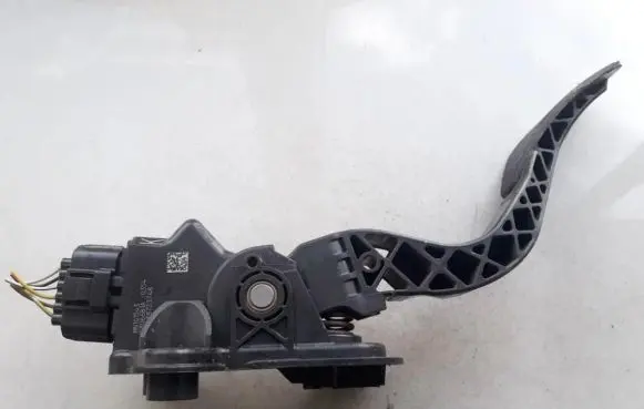 Mitsubishi Outlander Accelerator throttle pedal MN101543 08066B1A