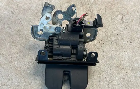 Seat Toledo IV (NH) Tailgate/trunk/boot lock/catch/latch 5E0827505 7545818113