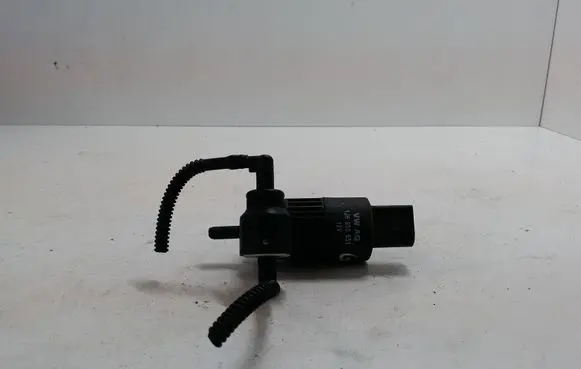 Volkswagen Golf IV Windscreen/windshield washer pump 1J6955651