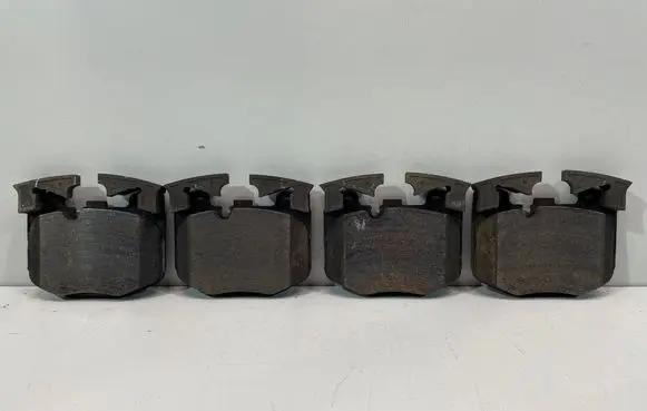 BMW 4 G22 G23 G24 G26 Brake pads (front) 6889570 6889569