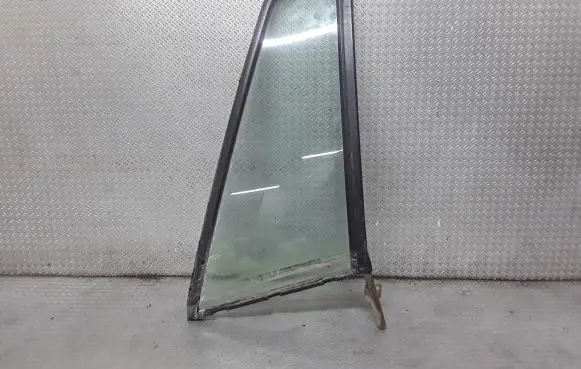 Rear vent window glass