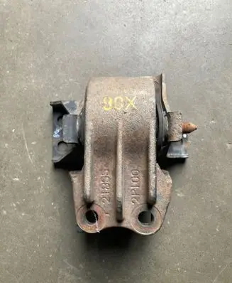 Engine mount bracket