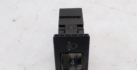 Lexus RX 300 Headlight level height control switch