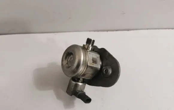 BMW 6 F06 Gran coupe Mechanical fuel pump 8604232