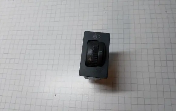 Toyota Avensis T250 Light switch 8415205051